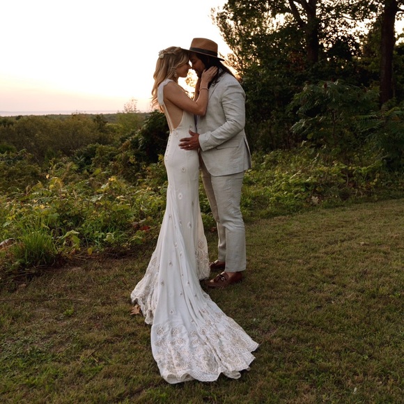 Elegant, Boho, Unique Wedding Dress - “Stevie” by Daughter’s of Simone - Size 6 - Picture 8 of 15